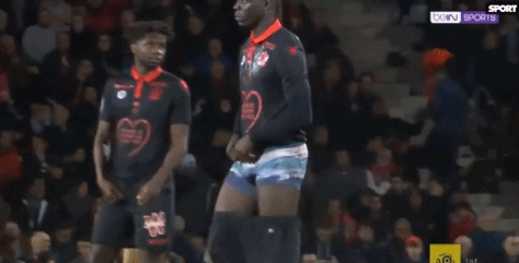 足球装备科技最新发展（足球装备科技前沿动态）