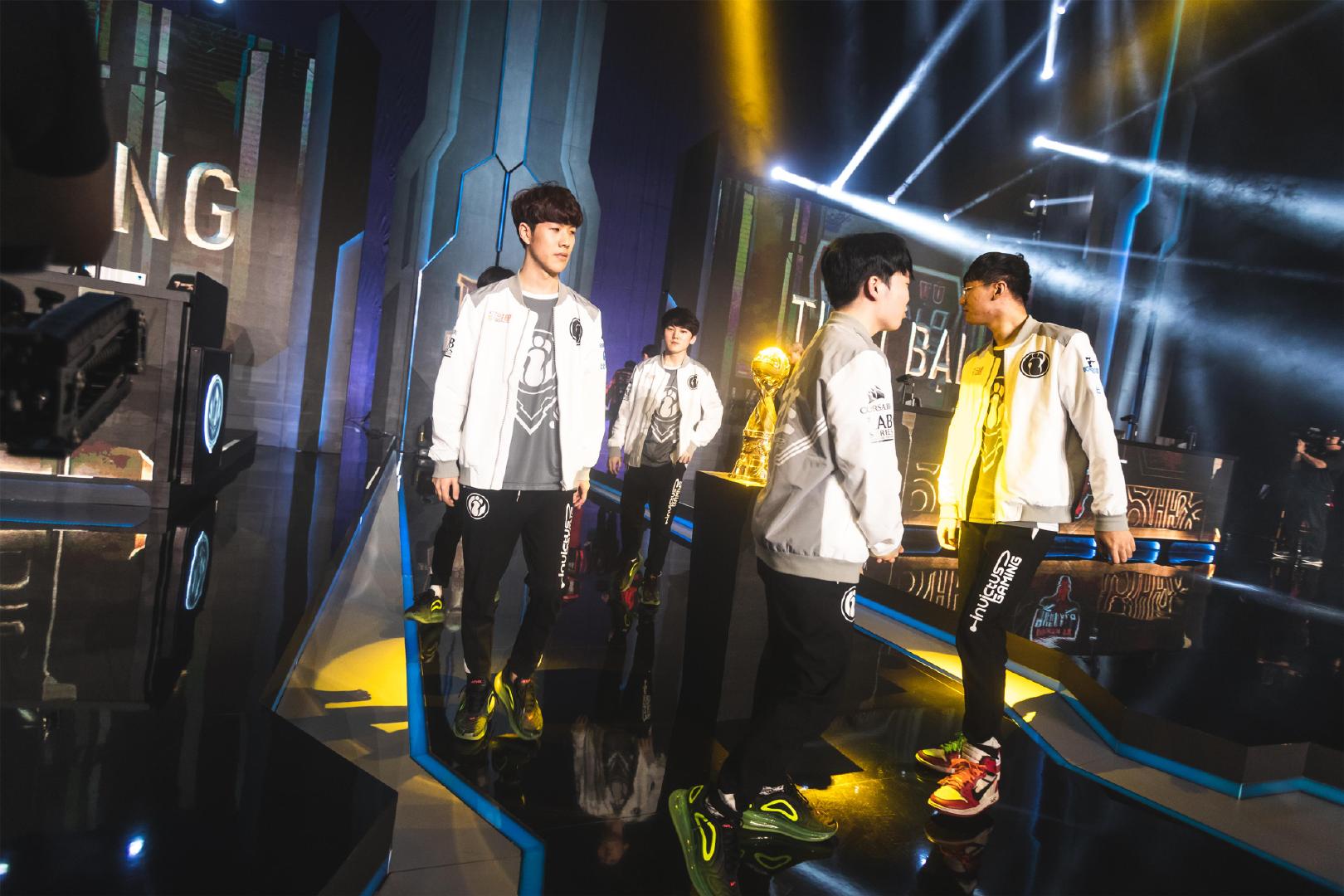 【战报】武汉eStar战胜深圳DYG，横扫S组斩获五连胜，春季赛常规赛完美收官